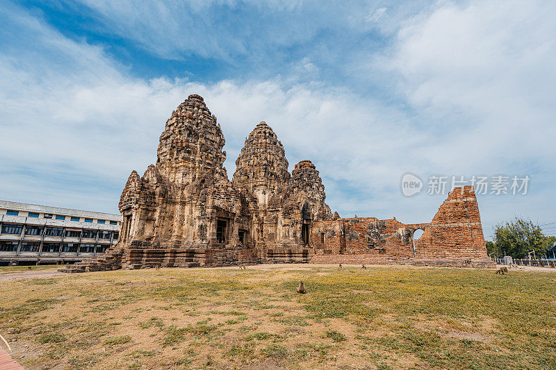 Phra Prang Sam Yot寺庙位于泰国华富里